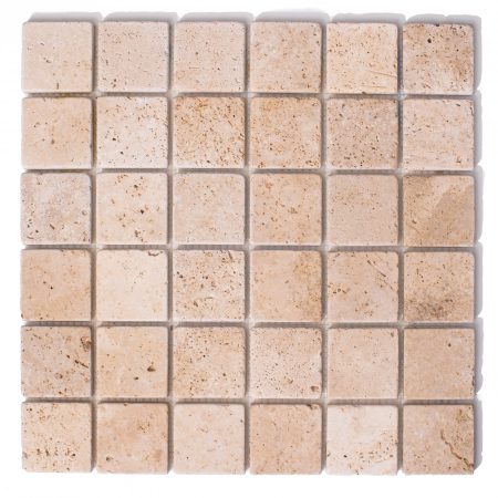 Mozaika trawertynowa kostki z brązowego trawertynu walnut, kwadraty wielkości  5/5 cm, grubość 1 cm, wykończenie bębnowane