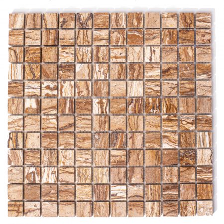 Mozaika trawertynowa kostki z brązowego trawertynu ivy brown w swym rysunku przypominającego drewno, kwadraty wielkości  2,3/2,3  cm, grubość 1 cm, wykończenie polerowane